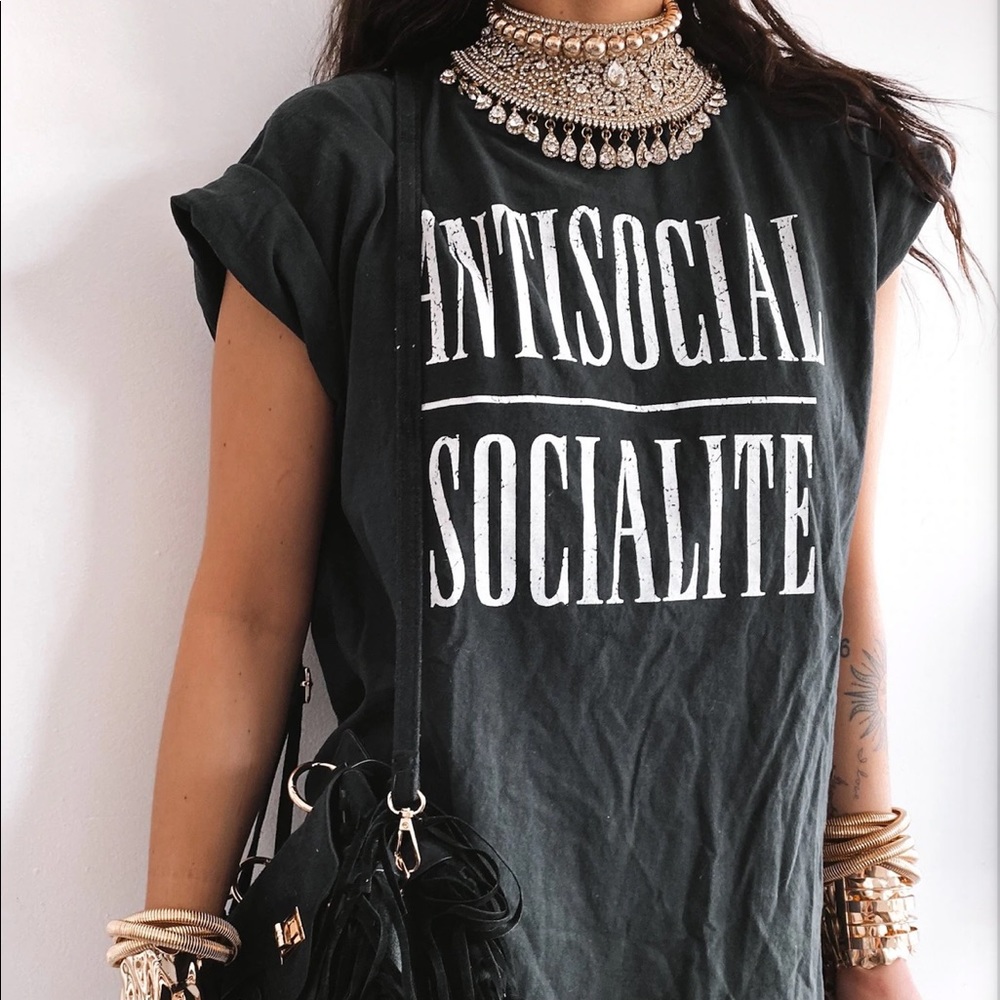 Pebby forevee antisocial socialite graphic tshirt side slit Large